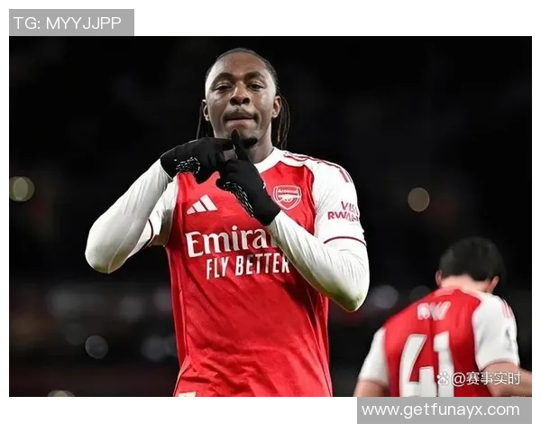 亨利：埃泽有那种不慌不忙的气质；今日他担任了好几次九号位